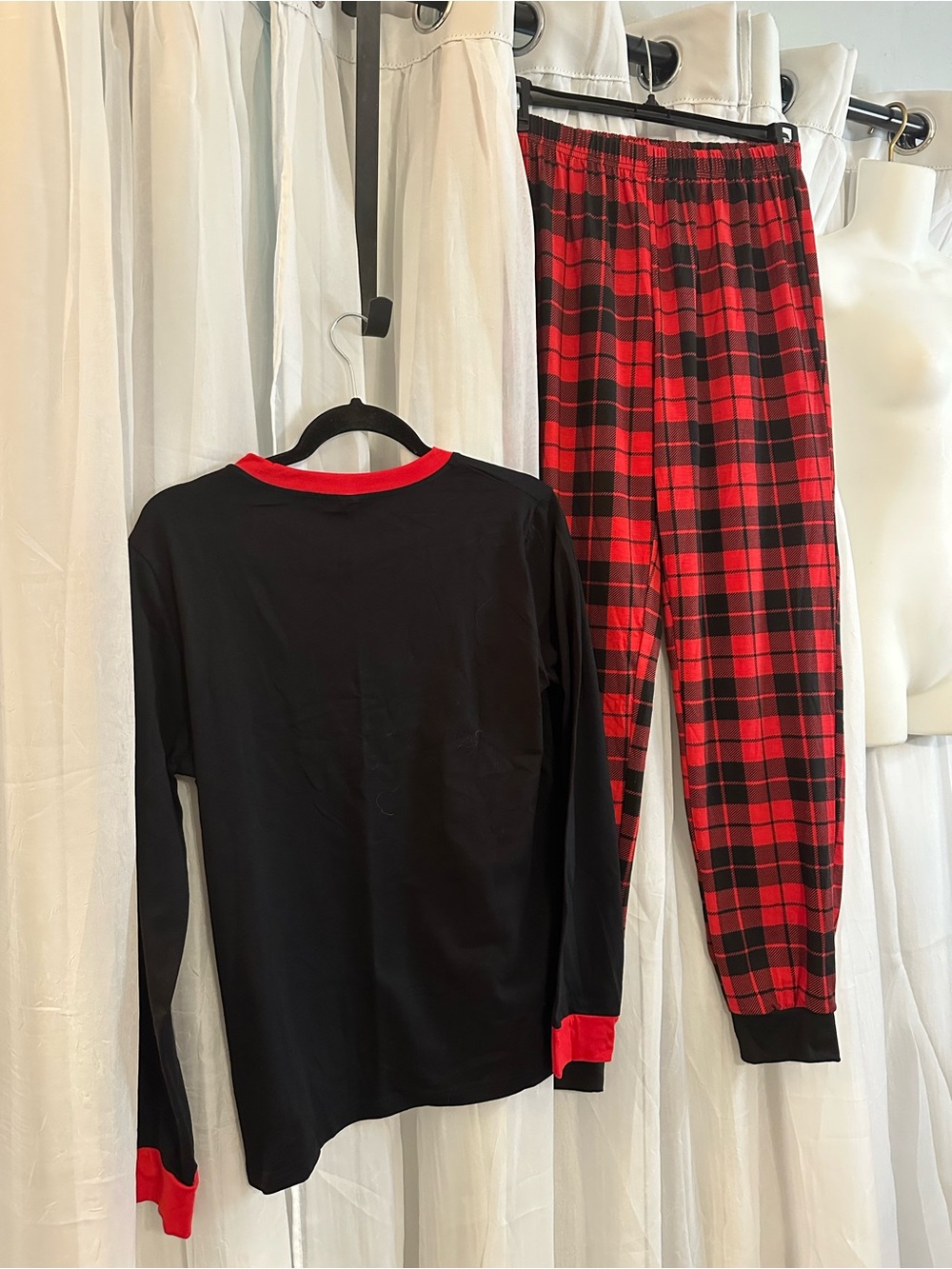 Family Christmas Pajamas. Black & Red Merry Christmas Pajama Set. - Picture 7 of 11